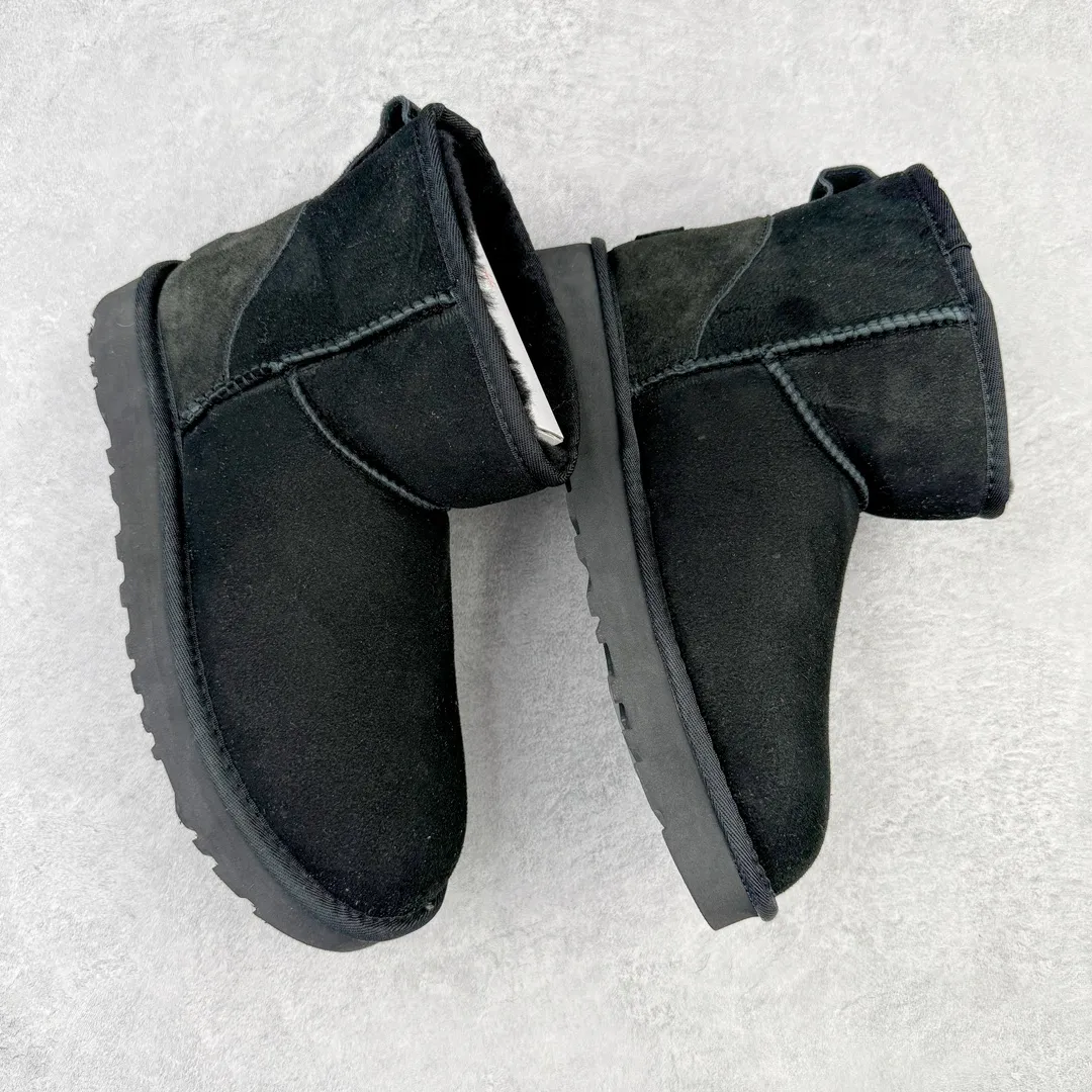 Pick up locally💰520 UGG 6222 Classic short-cut autumn and winter sheepskin and fur integrated snow boots. All shoes are made from the same factory as ZP. Longfeng A-grade Australian imported sheepskin and fur integrated men's and women's boots. Brand OEM production line. Fully follow the ZP process. OEM original pattern maker. Adhering to the principle of no original shoes and no development selection. Pay attention to every detail. The most authentic version on the market. TREADLITE "Light Wing" technology outsole. Lightweight/durable/flexible/pile size: 35 36 37 38 39 40 41 42 43 44 45 Coding: by2936070